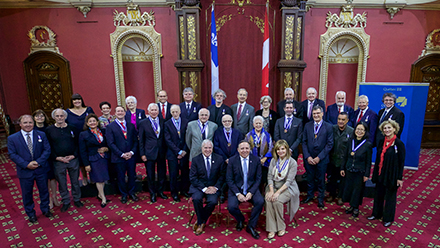 Photo de groupe des nomins  lOrdre national du Qubec pour lanne 2019  Crmonie de remise des insignes.