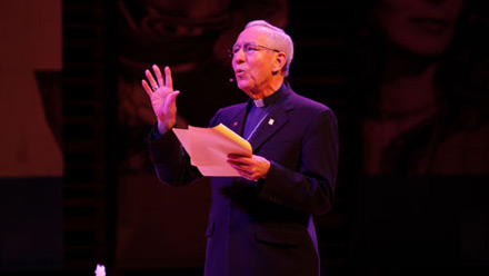 Mgr Maurice Couture, G.O.Q., présentait, le 12 novembre 2007, au Palais Montcalm de Québec, la figure de Mgr de Laval, premier évêque de  Nouvelle-France, dans le cadre de la série Les Grands d
