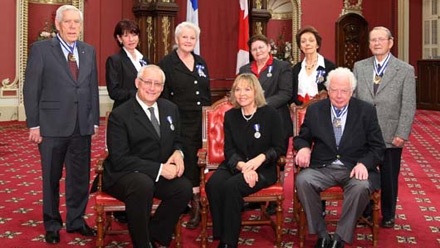 Les neuf membres du Conseil : M. Bernard Voyer, C.Q. (vice-prsident), Mme Maryse Lassonde, C.Q.(prsidente), et M. Bernard Lamarre, O.Q.; M. Claude Castonguay, O.Q., Mme Denise Ouellet-Grenier, O.Q., Mme Monique Vzina, O.Q., Mme Solange Fernet-Gervais, C.Q., Mme Marie-Andre Bertrand, O.Q., et Marc-Adlard Tremblay, G.O.Q.