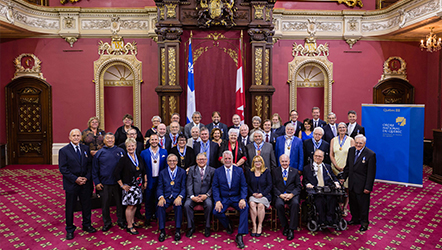 Québec, le 22 juin 2017. – Le premier ministre, Philippe Couillard, a décoré 33 personnalités québécoises de l’un des trois insignes de l’Ordre national du Québec.
